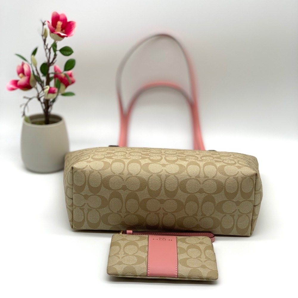 Coach Set - Picture 4 of 10